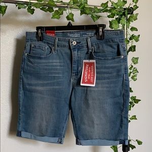Levi Jean Bermuda Roll Up Shorts